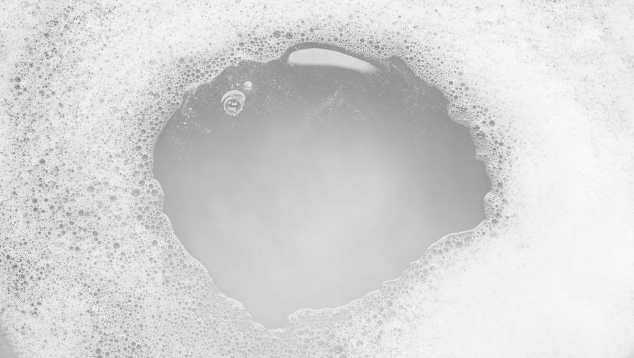 نحوه تمیز کردن کف باقیمانده در ماشین ظرفشویی